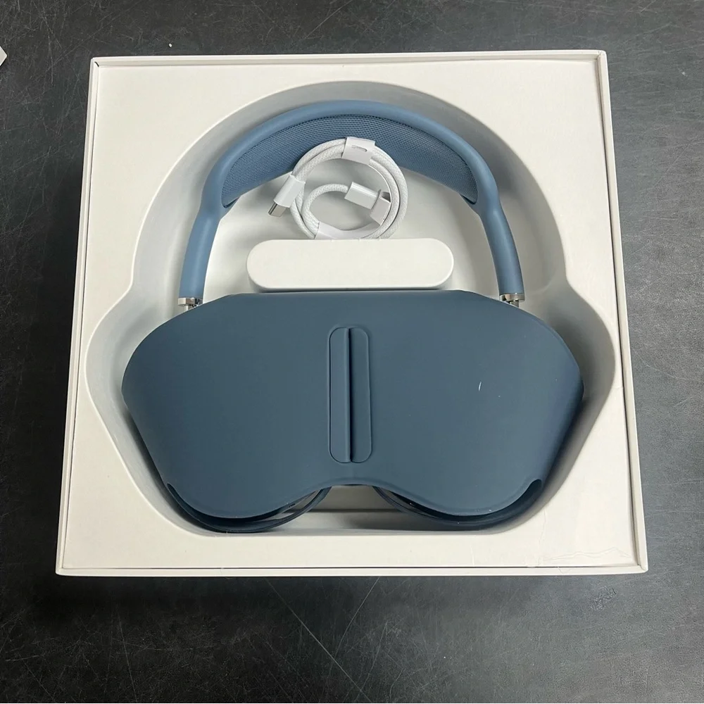 Apple AirPods Max -Ear Headphones in Sky Blue